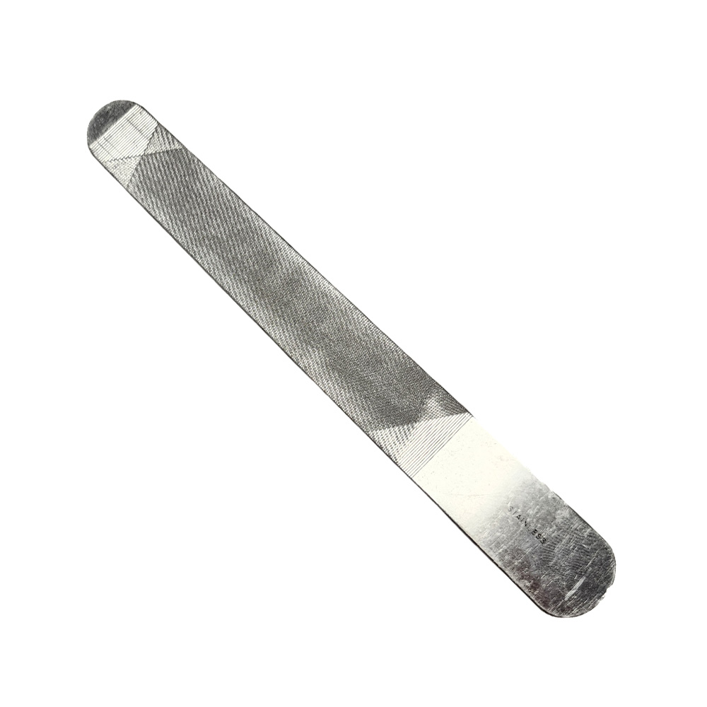 Lime à trois rainures et à bout arrondi 6"